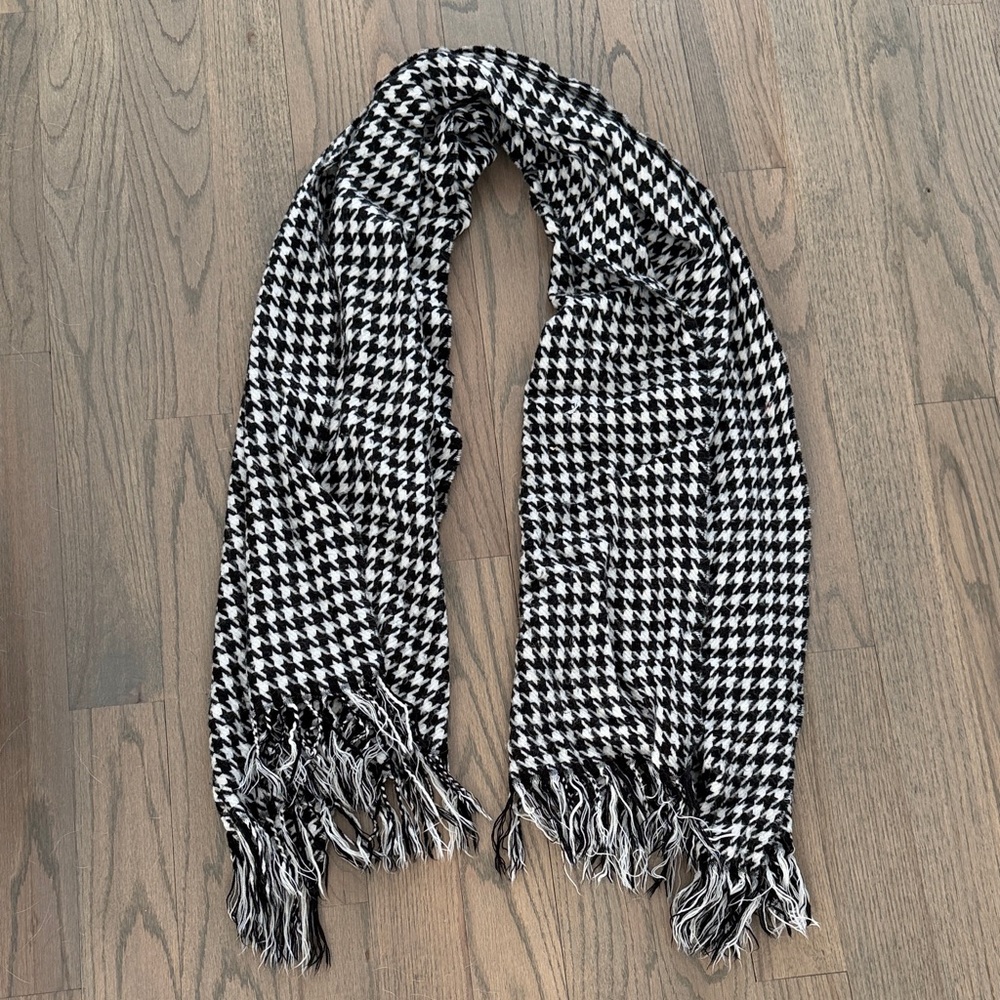 Black and White Houndstooth Scarf
